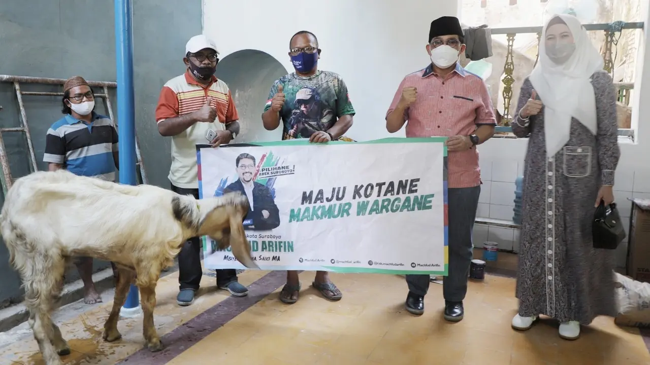 Machfud Arifin menyalurkan 216 kambing kurban ke sejumlah wilayah di Surabaya (Istimewa)