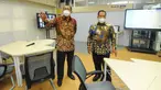 Direktur Utama Bank BTN Haru Koesmahargyo (kiri) didampingi Rektor Universitas Negeri Semarang (Unnes) Fathur Rokhman (kanan) sarana dan prasarana laboratorium digital di lingkungan kampus Unnes Semarang, Jumat (11/6/2021). (Liputan6.com/HO/BTN)