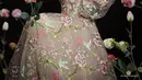Tampil maksimal sebagai baby doll, Felicya mengganti gaya rambutnya dengan rambut pendek berponi [@fdphotography90]