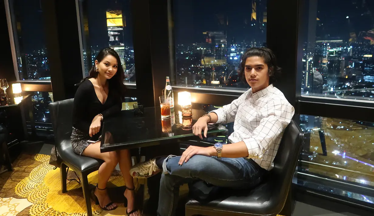 Mesranya Al Ghazali dan Alyssa Daguise ini tak jarang membuat pasangan lain iri dengannya. Terlebih saat mereka makan malam romantis untuk merayakan anniversary mereka yang kedua.  (Instagram/alghazali7)