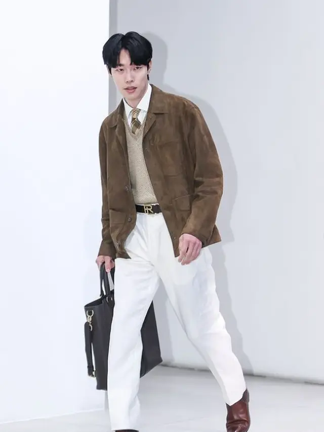 Potret Perdana Ryu Jun Yeol Usai Kena Kontroversi Transit Love dengan Han So Hee, Tampil Wajah Datar dengan Outfit Anak Sekolah