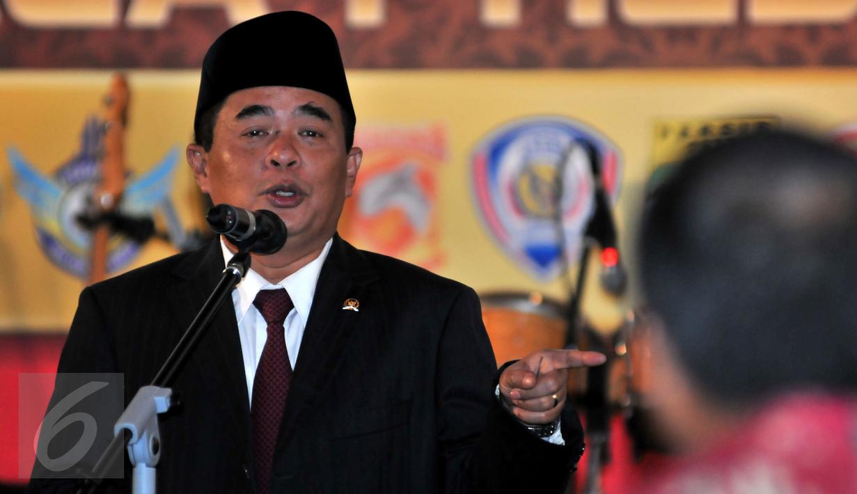 Ketua DPR, Ade Komaruddin memberikan sambutan di acara Syukuran Panitia Piala Presiden 2015, Jakarta, Senin (18/1/2016). (Liputan6.com/Yoppy Renato)