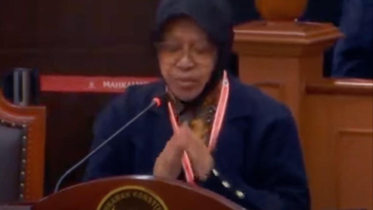 Risma juga menyebut anggaran bansos 2024 justru lebih rendah dibandingkan 2023.