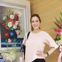 Sebagai seorang ibu, Cathy mengaku sedih melihat anaknya yang kangen dengan ayahnya. Meski begitu, ia dengan sabar dan berharap rumah tangganya kembali normal. (Galih W. Satria/Bintang.com)