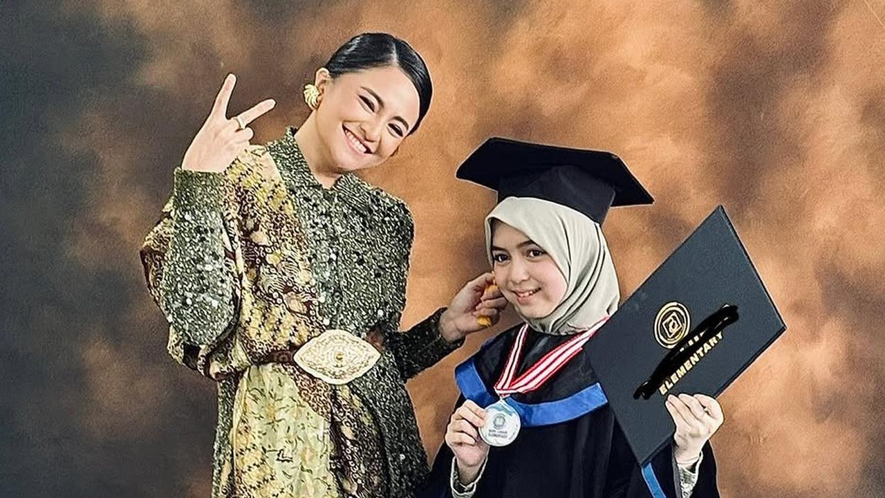Transformasi Sienna Anak Tunggal Marshanda yang Kini Beranjak Remaja, Cantik Berhijab Penuh Pesona