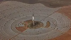 Maroko membuat kompleks tenaga surya terbesar di dunia, Maroko, Sabtu (1/4). Pembangkit listrik yang berada di tepi gurun Sahara ini akan menjadi satu-satunya pembangkit listrik tenaga surya terbesar di dunia. (AP Images)
