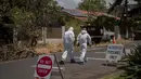 Beberapa warga Lahaina kembali ke rumah mereka yang hancur untuk pertama kalinya pada hari Senin sejak kota bersejarah Maui dihancurkan oleh kebakaran pada tanggal 8 Agustus. (AP Photo/Mengshin Lin)