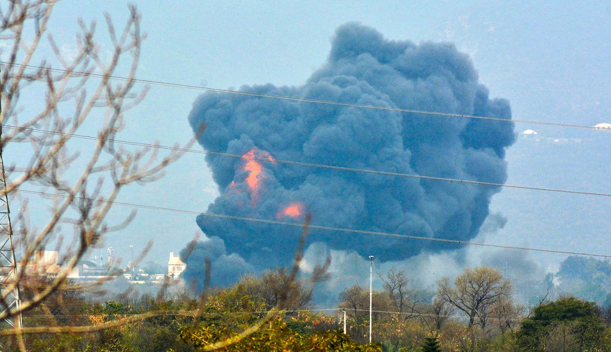 Image result for =F-16 Pakistan Jatuh di Islamabad Saat Latihan Parade Militer