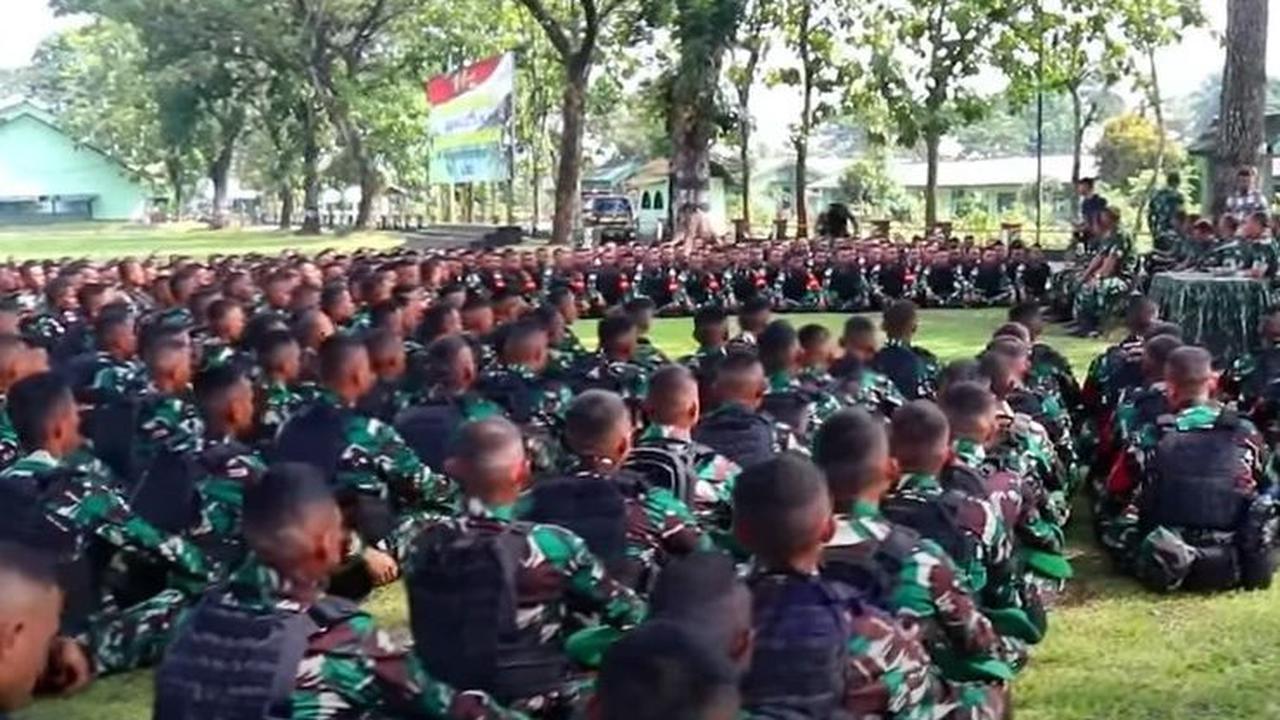 "Orang mana kamu," tanya Kunto.