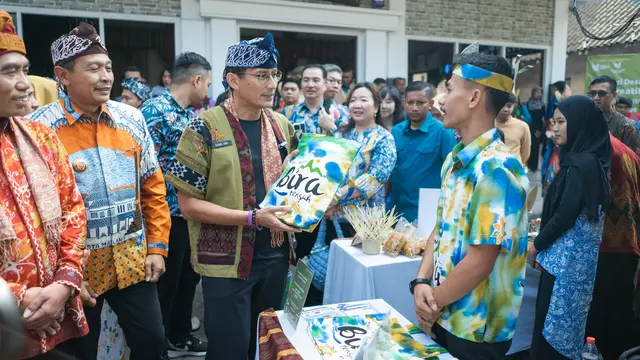 Menparekraf/Kabaparekraf Sandiaga Salahuddin Uno mendorong pengelola desa wisata di Malang untuk mengemas paket wisata dengan menarik.