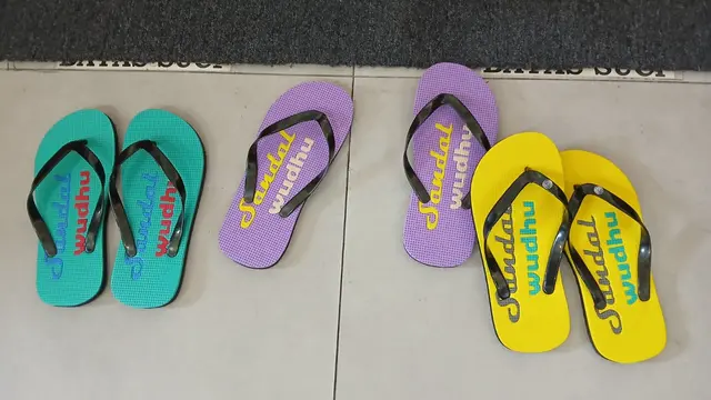 Produk UMKM Tatag Sandal Wudhu yang digunakan di salah satu musala gedung Fakultas Hukum UII Yogyakarta
