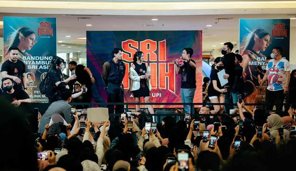 Jefri Nichol dan Pevita Pearce saat promo Sri Asih di Bandung pada akhir September 2022. (Foto: Instagram/jefrinichol)