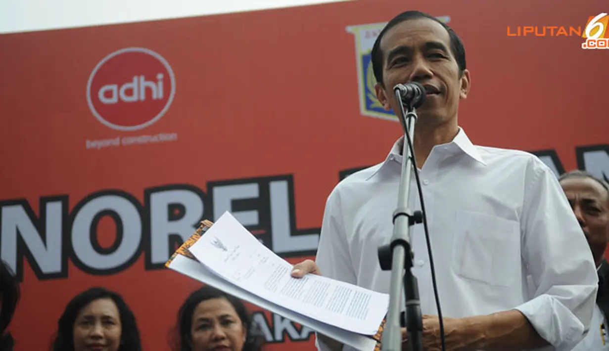 Gubernur DKI Jakarta Joko Widodo atau Jokowi saat mengumumkan rencana kelanjutan proyek monorel.