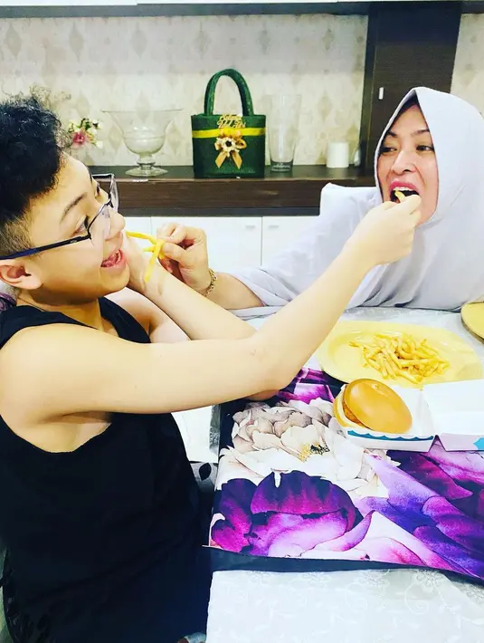 Angelina Sondakh dan Keanu Massaid (Instagram/keanu_massaid)