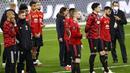 Para pemain Manchester United tampak kecewa usai ditaklukkan Villarreal pada laga final Liga Europa di Stadion Gdansk, Kamis (27/5/2021). MU gagal menjadi juara usai takluk adu penalti dengan skor 10-11. (AFP/Maja Hijtj)