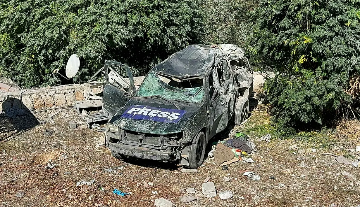 Lebih dari 18 jurnalis dari enam lembaga media, termasuk Al-Jazeera dan Sky News, berada di lokasi saat serangan terjadi. (Ali Hankir/AFP)