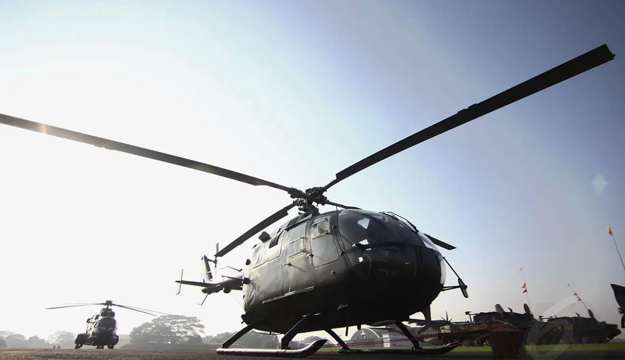 40 pesawat tempur, 32 pesawat angkut dan 11 Heli juga dikerahkan dalam Latihan Gabungan TNI 2014, Senin (19/5/14). (Liputan6.com/Faizal Fanani)