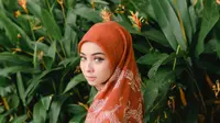 Putri Muslimah Indonesia 2015 Nesa Aqila Tampil Cantik dengan Scarf Kupu-Kupu