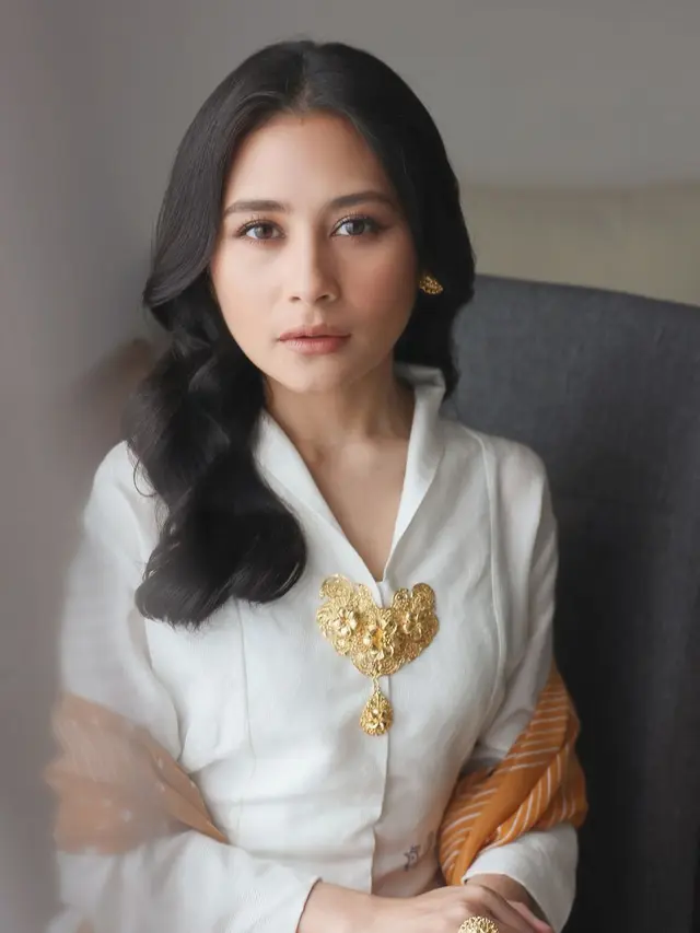 Prilly Latuconsina rayakan HUT RI ke-79 (Instagram/prillylatuconsina96)