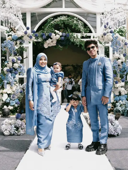 Rambutnya yang masih pendek berponi dikuncir dua, menambah gemas penampilannya secara keseluruhan. [Foto: Instagram/attahalilintar]