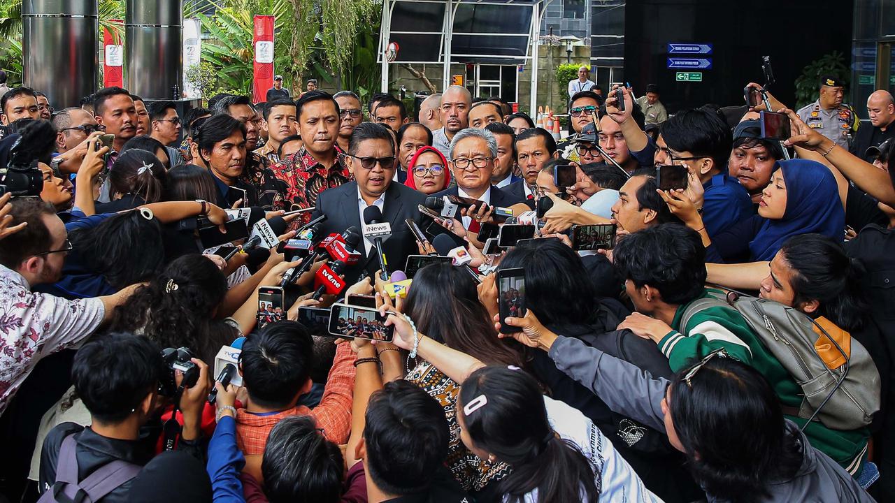 VIDEO: Galak Hasto PDIP Kepalkan Tangan di KPK, Jalani Pemeriksaan Sebagai Tersangka