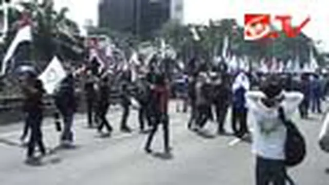 Lima Demonstran di Gedung DPR Ditangkap