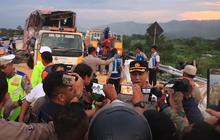 Kecelakaan Bus Tol Malang, Begini Kondisi Truk Pengakut Pakan Ternak