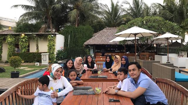 Jadi Ayah Sambung, Ini 6 Potret Kedekatan Fadel Islami dan Kelima Anak Muzdalifah