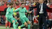 Aksi Dani Carvajal saat Real Madrid berhadapan dengan Sevilla. (AFP/Cristina Quicler)