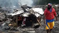 Pembakaran jenazah korban bentrok massa pendukung calon bupati di Ilaga, Puncak, Papua. Akibat bentrok, 21 orang tewas. (ANTARA)