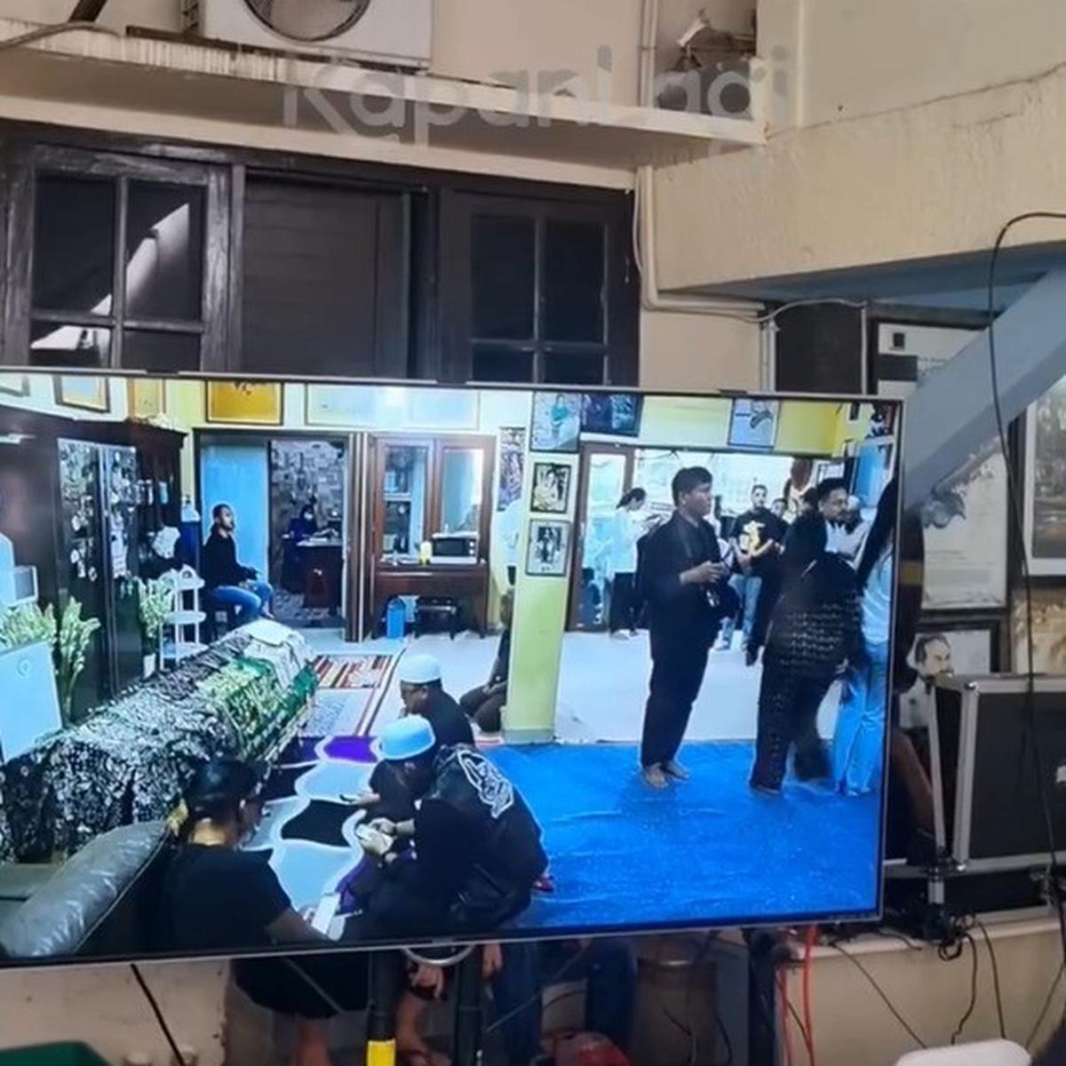 Potret Suasana Duka di Markas Slankers di Potlot, Bimbim Slank  Tegar Panggul Keranda Bunda Iffet
