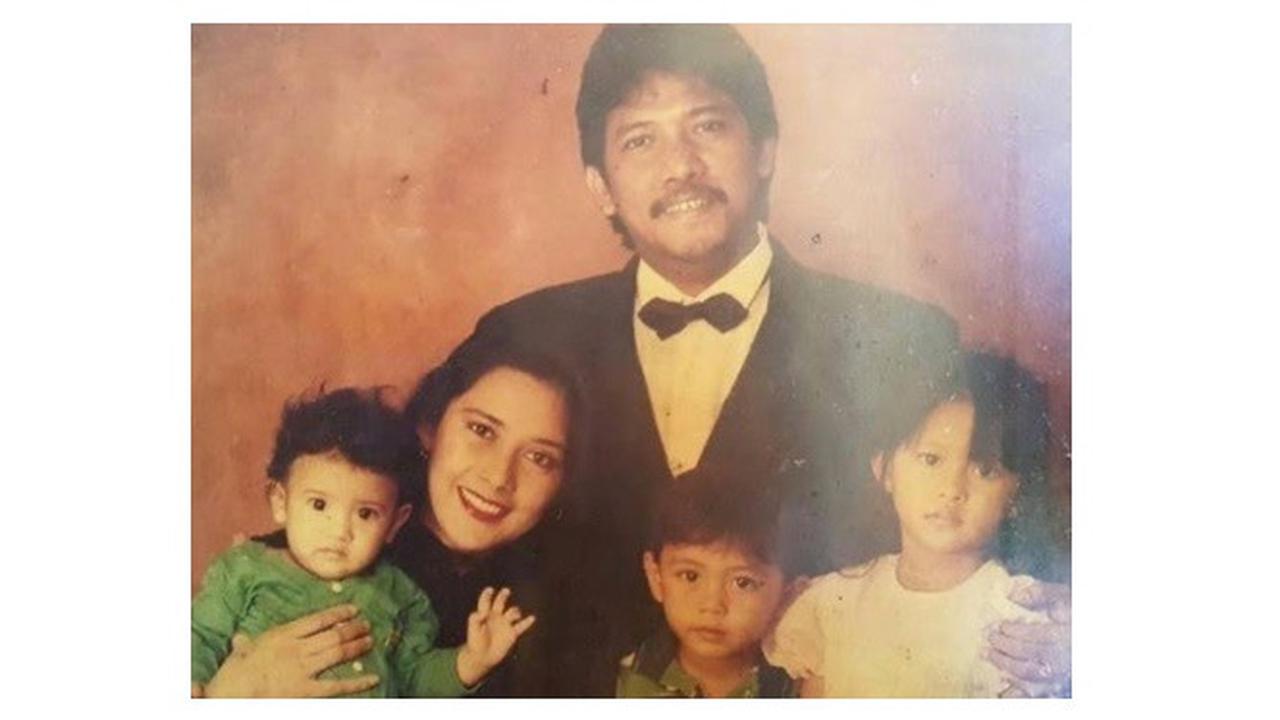 6 Potret Lawas Keluarga Mirdad, Penuh Kehangatan Sedari Dulu