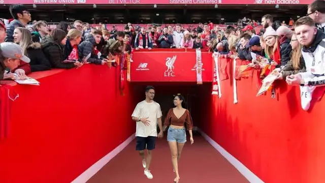 Pria Ini Minta Foto Bareng Pacar Diedit Agar Romantis, 10 Hasilnya Nyeleneh Banget