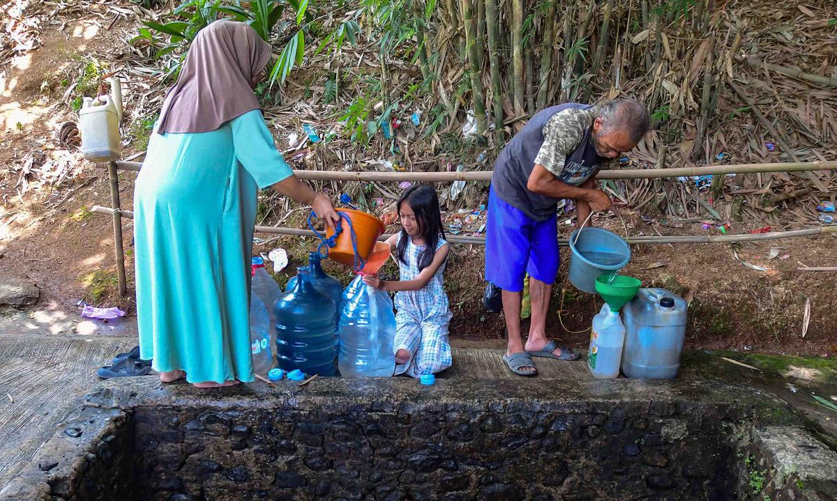 Kemarau Panjang Picu Krisis Air Bersih di Desa Cidokom