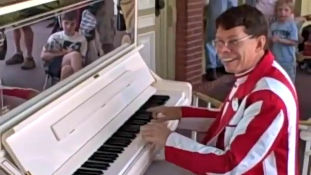 Jari-jari Lincah Pemain Piano di Disney World 
