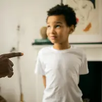 Ilustrasi arti mimpi berantem sama ayah/Copyright pexels/Monstera Production