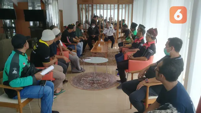 Perwakilan Driver online lakukan mediasi dengan Dinas Perhubungan Banyuwangi (Hermawan Arifianto/Liputan6.com)