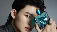 Versace mengumumkan aktor dan model Thailand Pond Naravit (@ppnaravit) sebagai Duta Parfum Versace untuk Asia Tenggara. [Foto: Versace.dok]