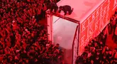Para pelayat mengikuti prosesi pemakaman mendiang pemimpin tertinggi Iran Ayatollah Ali Khamenei di Makam Imam Hussein di Karbala Iraq, Kamis, 9 Juli 2026. (AFP/ Ahmad Al-Rubaye)