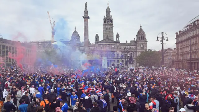 FOTO: Juara Liga Tanpa Terkalahkan, Steven Gerrard Bawa Glasgow Rangers Samai Pencapaian Arsenal dan Juventus