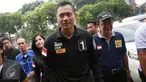 Cagub DKI Jakarta Agus H Yudhoyono tiba untuk kampanye di hadapan pensiunan PNS Dinas Pendidikan Dasar DKI Jakarta, Selasa (29/11). Para eks PNS DKI tersebut merupakan mantan anak buah calon wakil Agus, Sylviana Murni. (Liputan6.com/Immanuel Antonius)