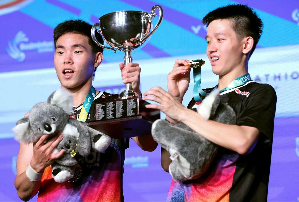 FOTO: Raymond/Joaquin Sabet Gelar Australia Open 2025 di Laga All-Indonesian Final