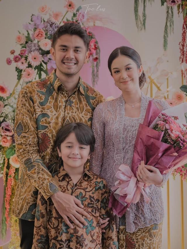 Hamil Anak Laki-laki, Ini 6 Potret Faradilla Yoshi Bersama Suami dan Putra Sambung