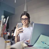 Cegah bosan dan rasa kesepian saat WFH dengan cara ini. (Foto: Unsplash)