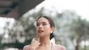 Dalam waktu yang hampir bersamaan, Maudy Ayunda tampil pesona ayu yang berbeda. Ia mengenakan dengan dua model kebaya saat jadi bridesmaid [@maudyayunda]