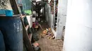 Warga beraktivitas di kawasan Kampung Akuarium, Jakarta, Selasa (17/2/2021). Badan Pusat Statistik (BPS) mengungkapkan jumlah penduduk miskin Indonesia pada September 2020 mencapai 27,55 juta orang, meningkat 2,76 juta dibandingkan posisi September 2019. (Liputan6.com/Faizal Fanani)