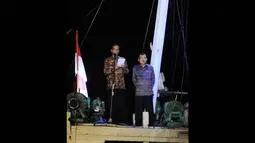 Presiden terpilih tersebut dan wakilnya tampak berdiri di atas kapal layar mesin Hati Buana Setia di Pelabuhan Sunda Kelapa, Jakarta, Selasa (22/7/14). (Istimewa)
