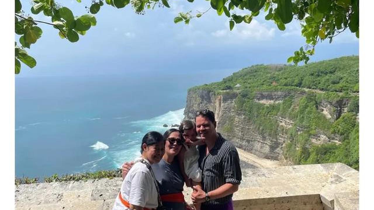 5 Potret Gracia Indri Diduga Hamil Anak Kedua, Pamer Baby Bump Liburan di Bali