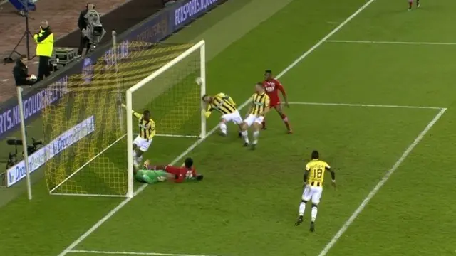 Kehebatan Kiper Vitesse Ini Jadi Percuma Karena Kecerobohan Rekannya