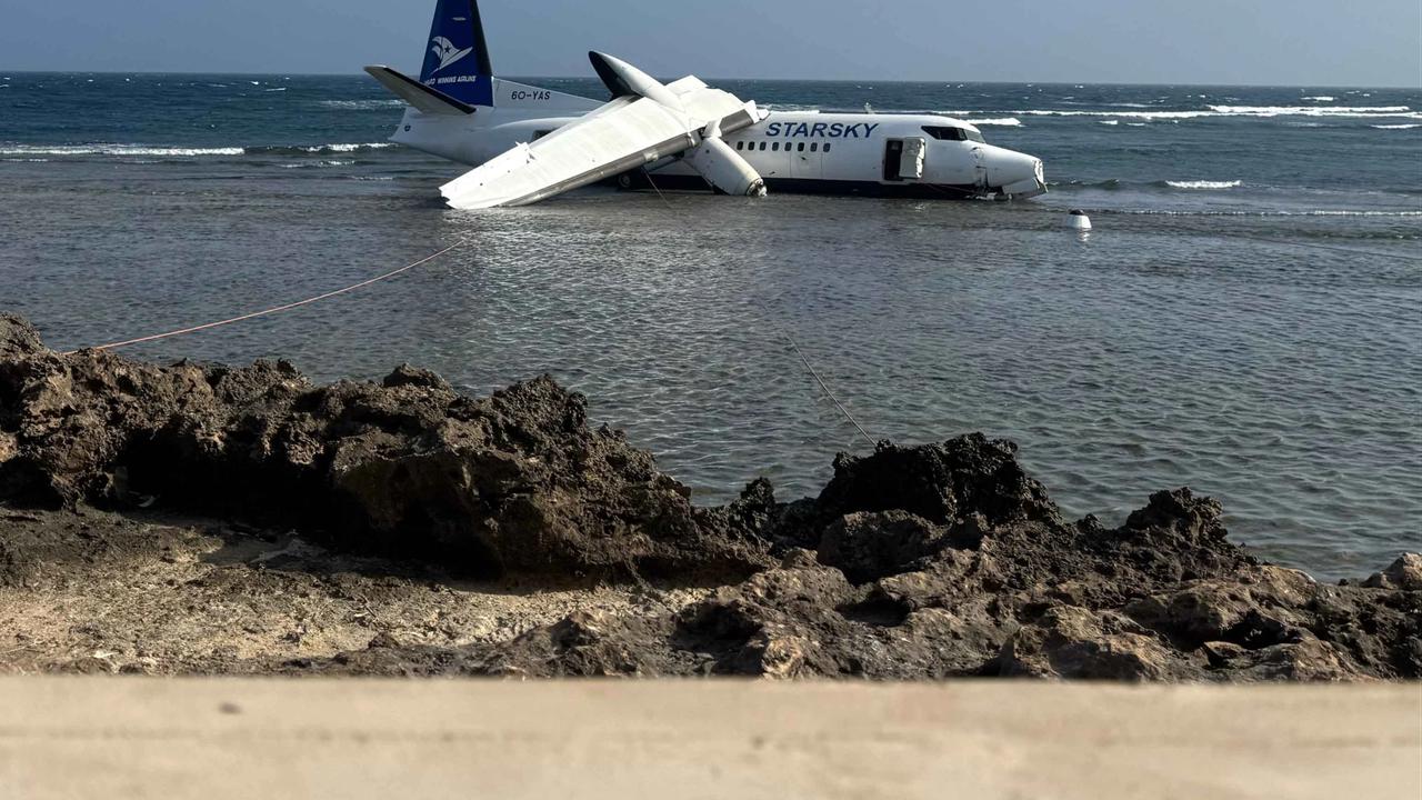 FOTO: Kepiawaian Pilot Selamatkan 55 Penumpang dalam Insiden Pendaratan Darurat di Somalia